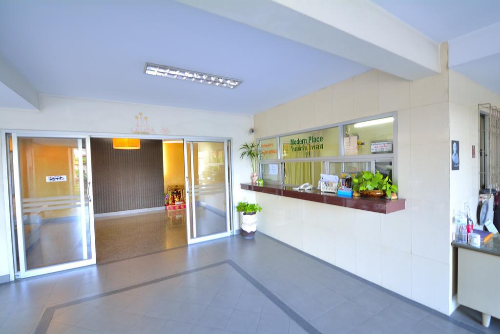 Modern Place Apartment Бангкок Экстерьер фото